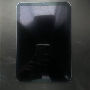 IPAD MINI 6th generation(PRICE NEGOTIABLE)